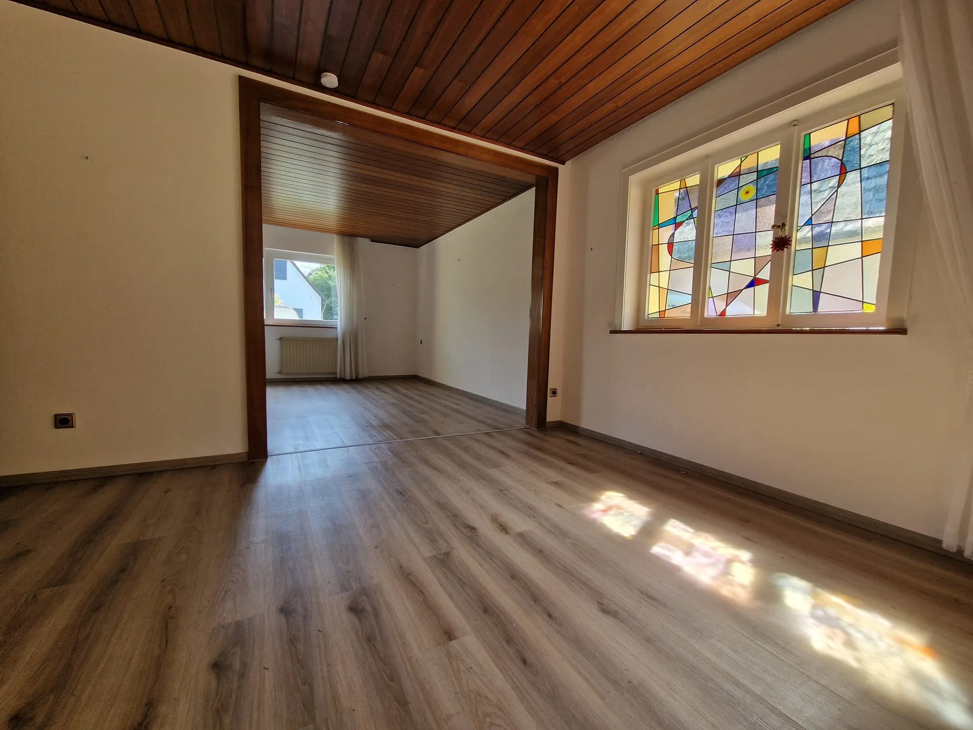 Freistehendes Einfamilienhaus mit großem Garten und Garage – Ihr neues Zuhause wartet!