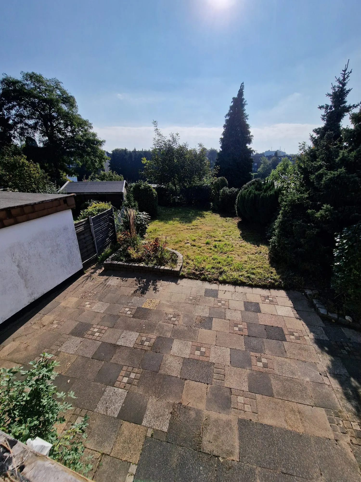 Terrasse & Garten rechtsseitig